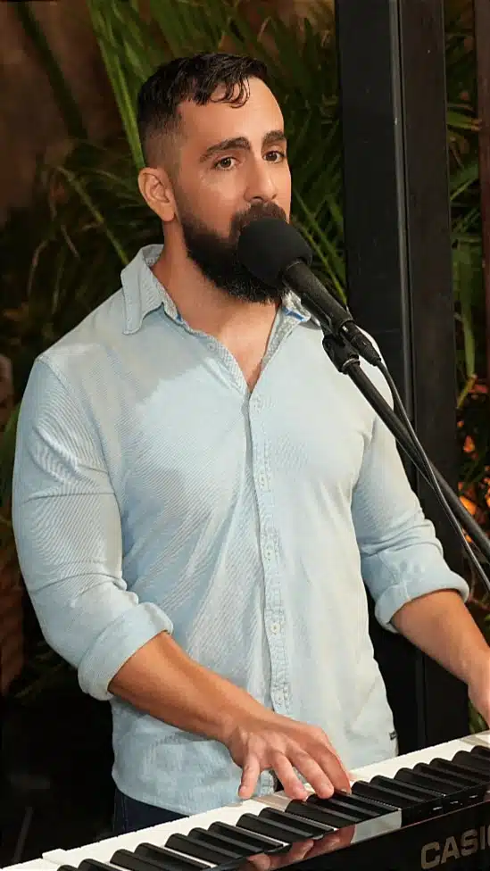 יואב חסיס - בשירה בתל אביב