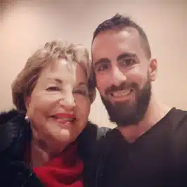 יואב חסיס - עם רעיה שטראוס בן דרור בחגיגת יום ההולדת