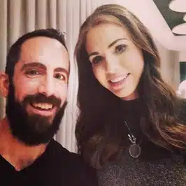 יואב חסיס - עם חברת הכנסת עומר ינקלביץ' בחגיגות לנישואי הבן