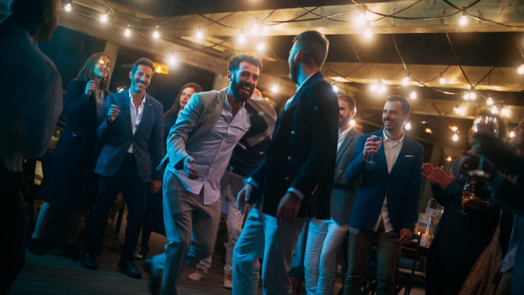 בירה ונשירה לעובדים | יואב חסיס