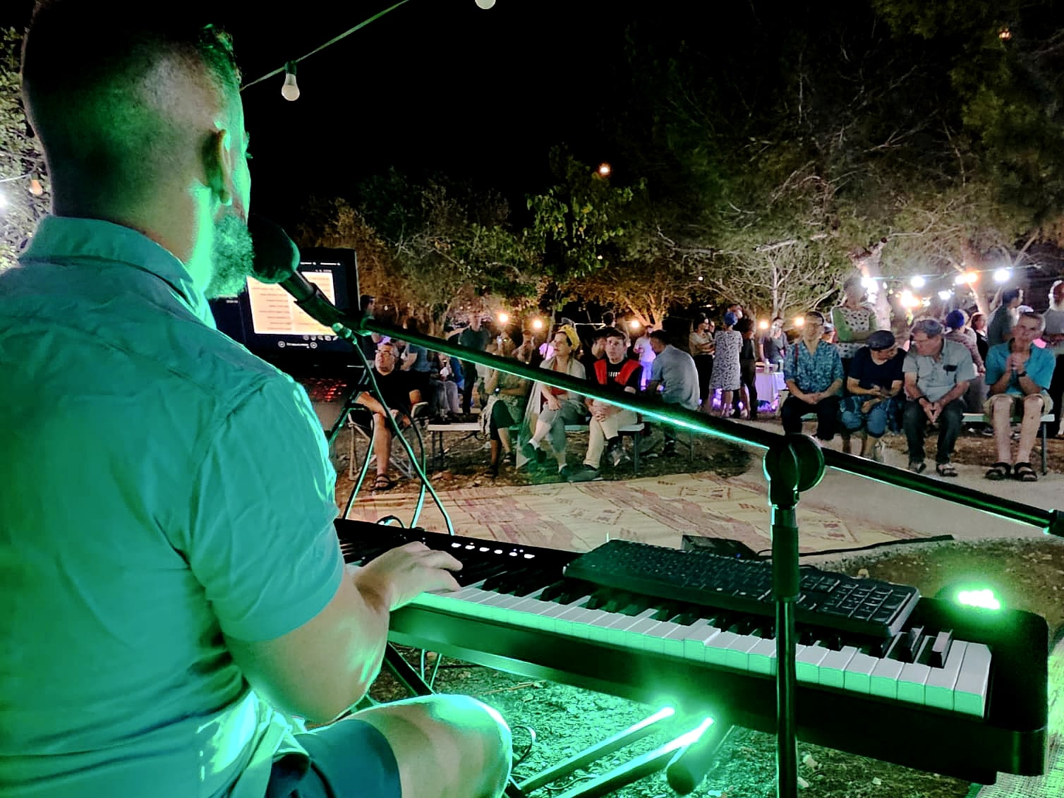 יואב חסיס - הקסם שמחבר אנשים