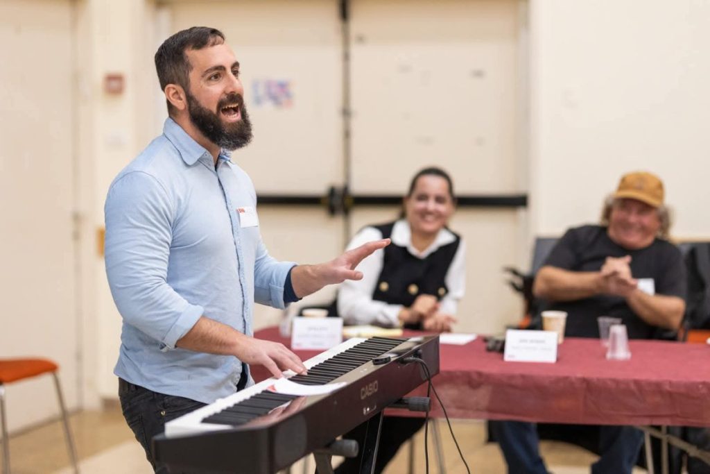 נגן פסנתר לאירועים: איך להפוך את האירוע שלכם לחוויה מוזיקלית בלתי נשכחת